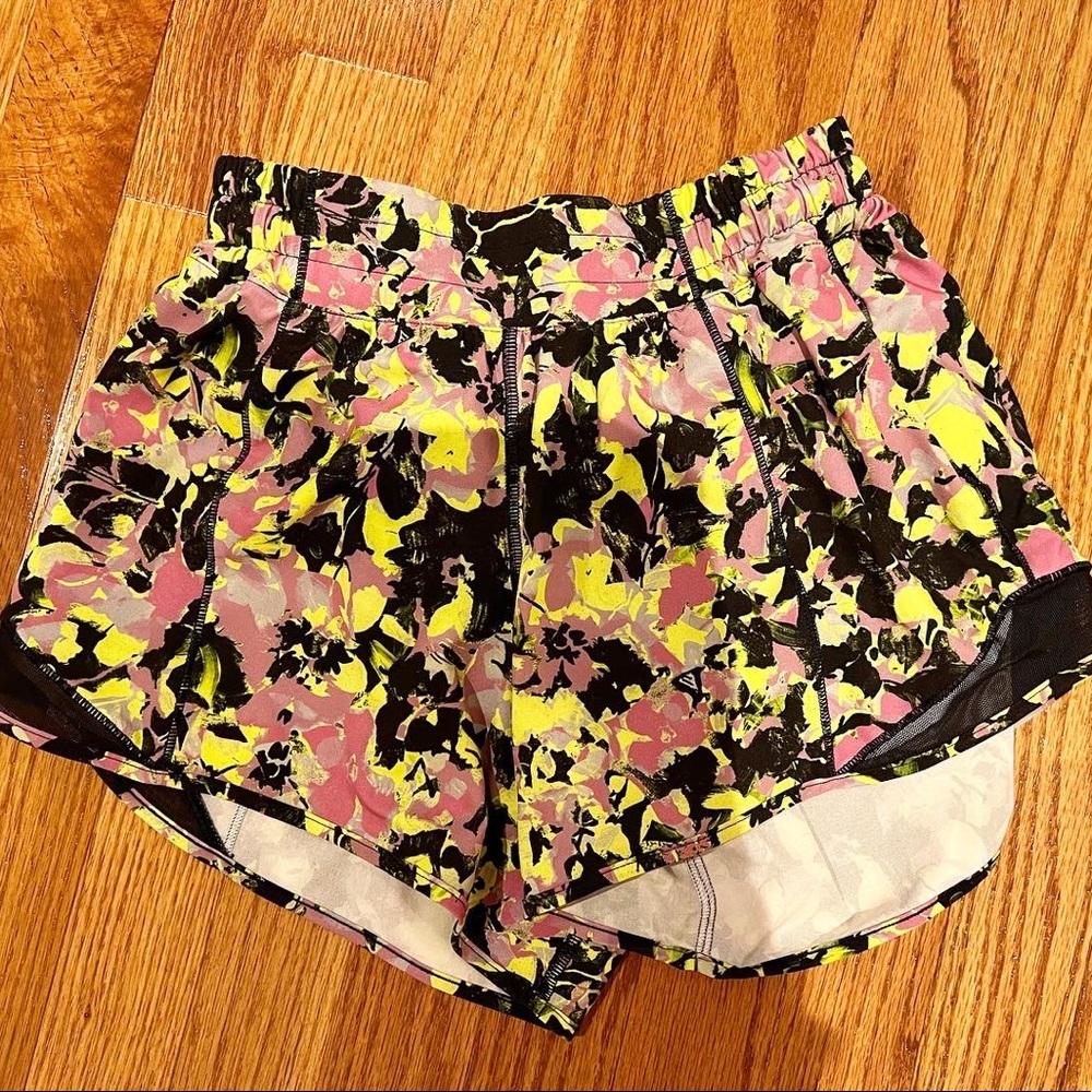 Lulu shorts size 4! NWOT